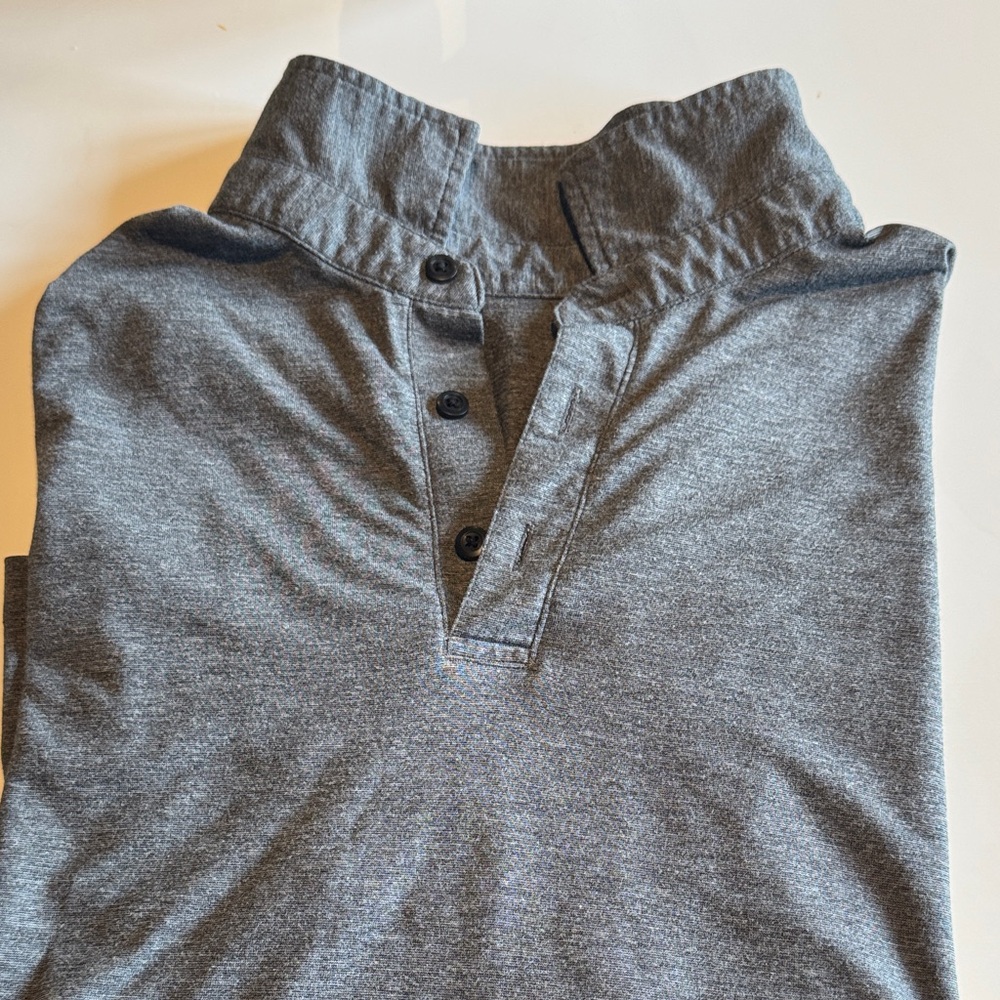 Men’s Grey Lululemon Button-Up Polo Shirt